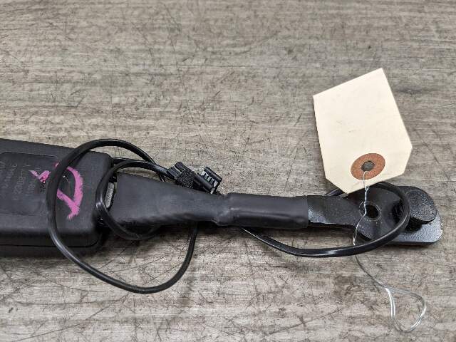 OEM BMW F90 G11 G12 G30 530 540 M550 750 M5 Front Left or Right Seatbelt Buckle