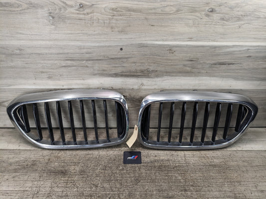 17-20 OEM BMW G30 530 540 Front Bumper Upper Kidney Grille Pair SET*