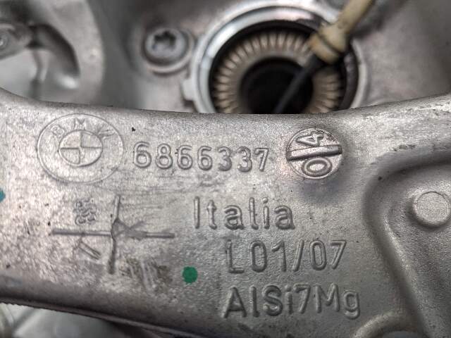 17-23 OEM BMW G30 530 540 M5550 REAR Left Drive Side Hub Knuckle Bearing Carrier