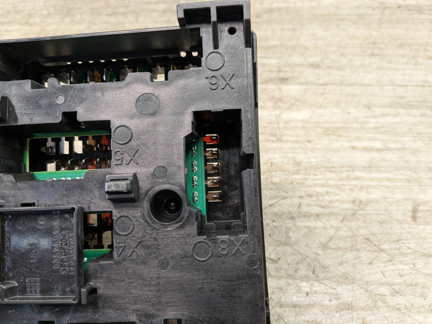 OEM BMW G11 G12 G30 740 750 540 Rear Power Distribution Fuse Relay Junction Box