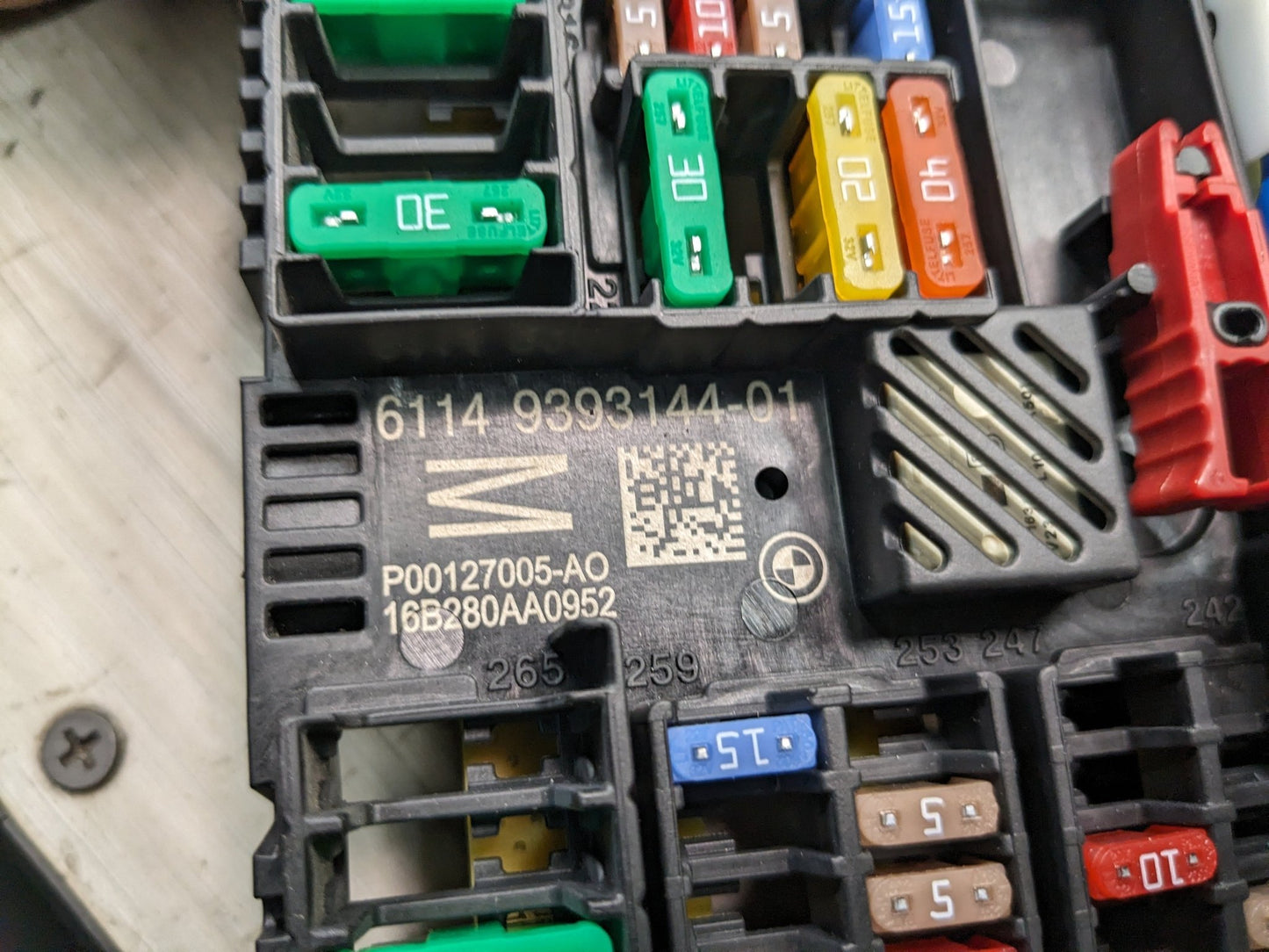 OEM BMW G11 G12 G30 740 750 540 Rear Power Distribution Fuse Relay Junction Box