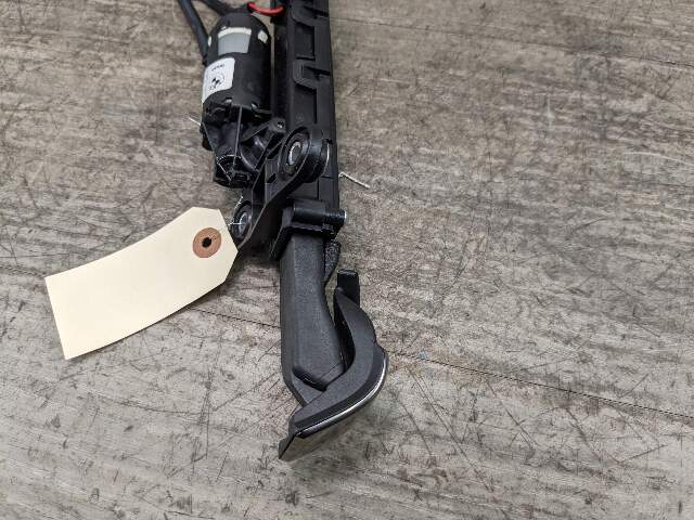 07-13 OEM BMW E92 328 335 Coupe Front Passenger Seatbelt Handover Extension Arm