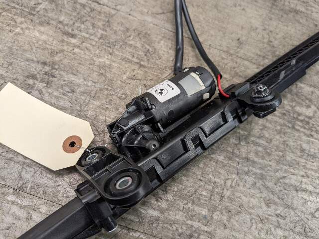 07-13 OEM BMW E92 328 335 Coupe Front Passenger Seatbelt Handover Extension Arm