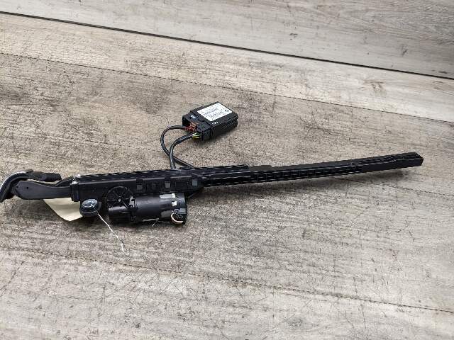 07-13 OEM BMW E92 328 335 Coupe Front Passenger Seatbelt Handover Extension Arm