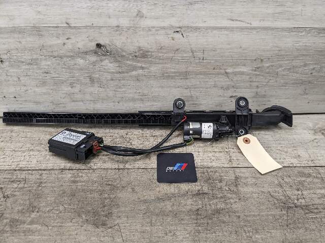 07-13 OEM BMW E92 328 335 Coupe Front Passenger Seatbelt Handover Extension Arm