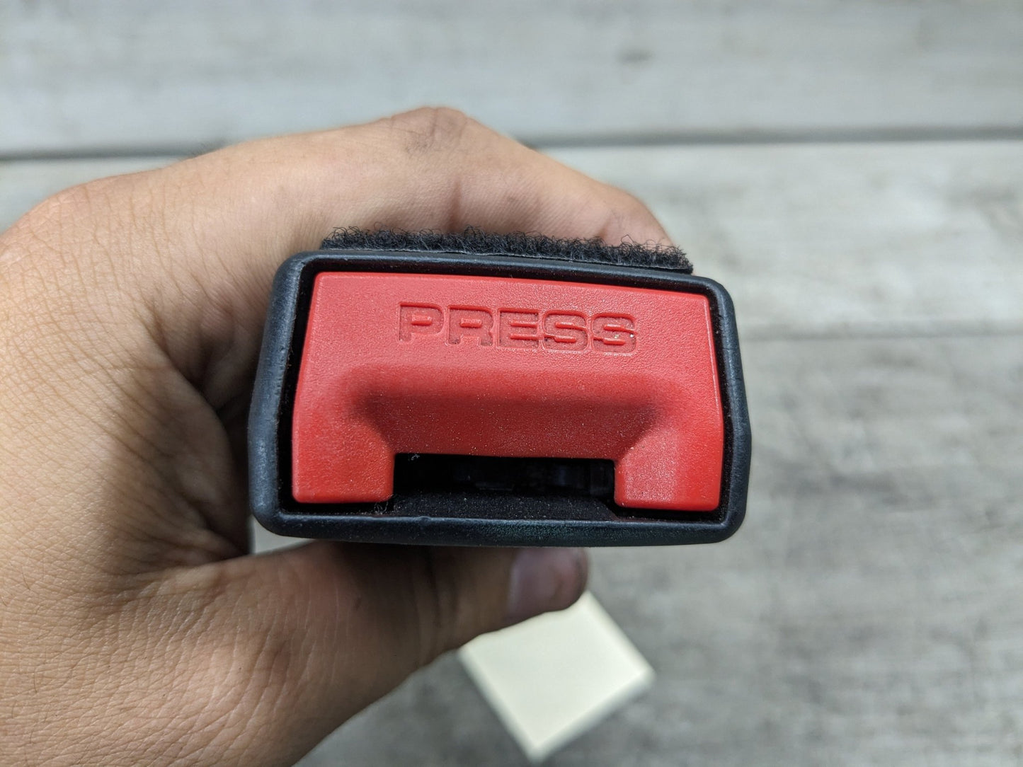 16-23 OEM BMW F90 G11 G12 G30 G32 M5 Front Right or Left Seatbelt Buckle