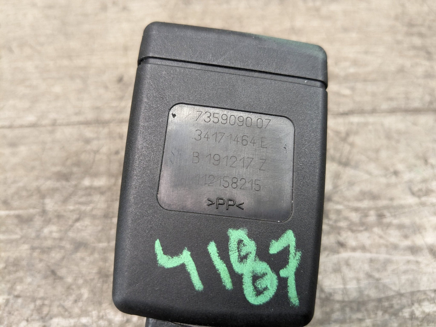 16-23 OEM BMW F90 G11 G12 G30 G32 M5 Front Right or Left Seatbelt Buckle