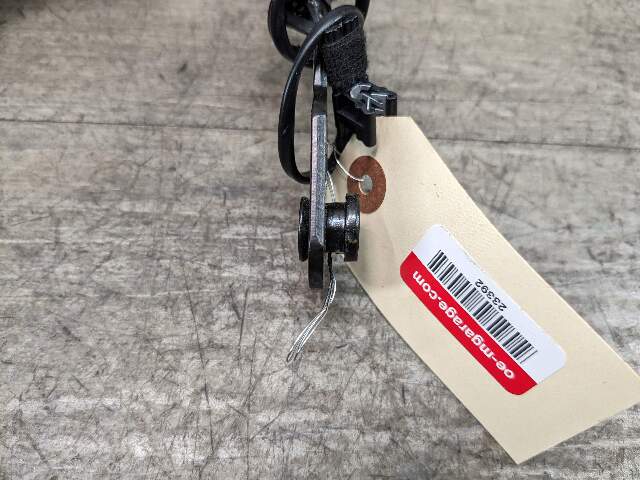 OEM BMW F90 G11 G12 G30 530 540 M550 750 M5 Front Left or Right Seatbelt Buckle