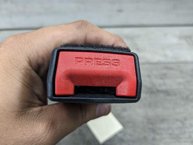 OEM BMW F90 G11 G12 G30 530 540 M550 750 M5 Front Left or Right Seatbelt Buckle