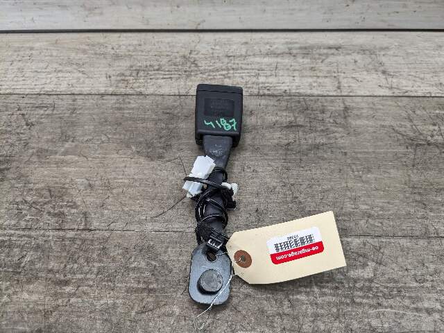 OEM BMW F90 G11 G12 G30 530 540 M550 750 M5 Front Left or Right Seatbelt Buckle