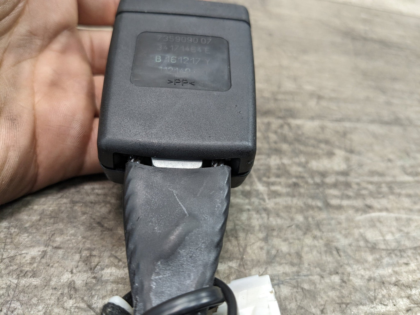 16-23 OEM BMW F90 G11 G12 G30 G32 M5 Front Right or Left Seatbelt Buckle