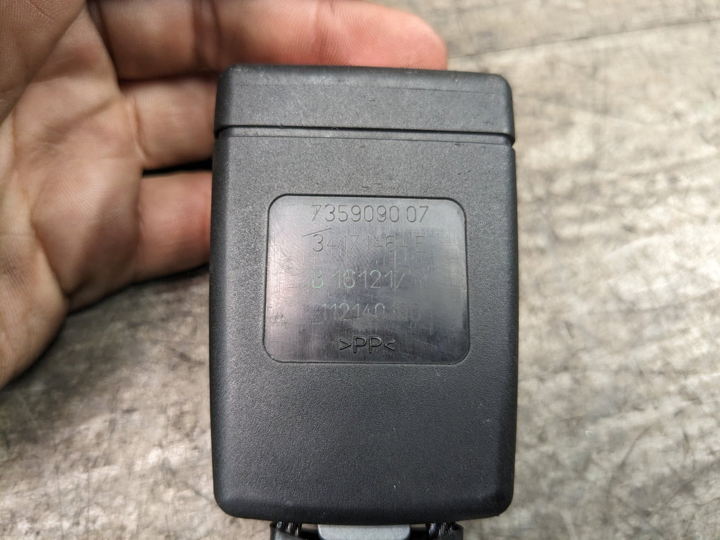 16-23 OEM BMW F90 G11 G12 G30 G32 M5 Front Right or Left Seatbelt Buckle