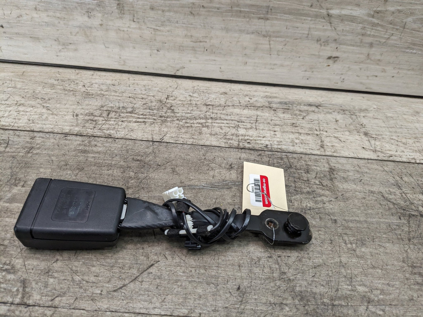 16-23 OEM BMW F90 G11 G12 G30 G32 M5 Front Right or Left Seatbelt Buckle