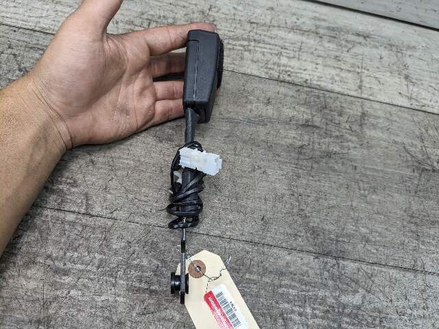 OEM BMW F90 G11 G12 G30 530 540 M550 750 M5 Front Left or Right Seatbelt Buckle