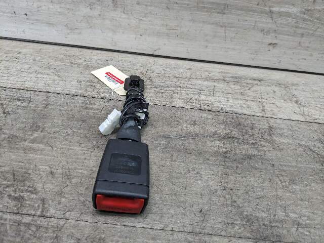 OEM BMW F90 G11 G12 G30 530 540 M550 750 M5 Front Left or Right Seatbelt Buckle