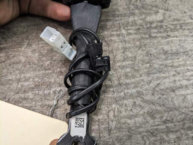 OEM BMW F90 G11 G12 G30 530 540 M550 750 M5 Front Left or Right Seatbelt Buckle