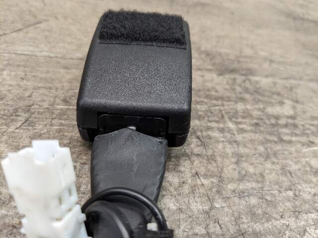 OEM BMW F90 G11 G12 G30 530 540 M550 750 M5 Front Left or Right Seatbelt Buckle