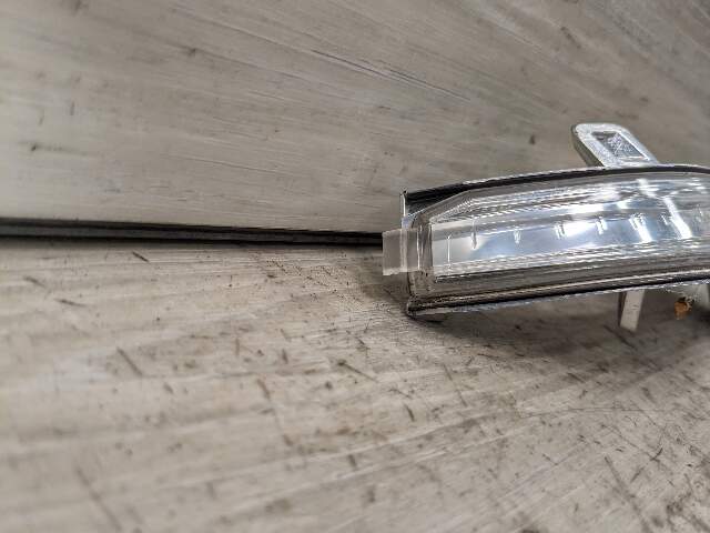 OEM BMW F22 F30 F32 F87 Right Passenger Side Mirror Turn Signal Light Indicator*