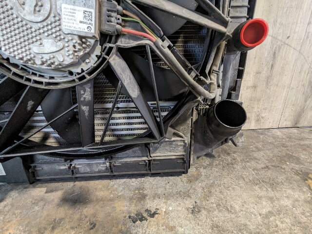11-16 OEM BMW F25 X3 F26 X4 N55 Radiator w/ Cooling Fan Shroud 600W Assembly