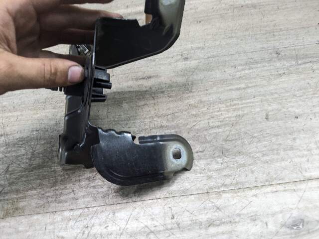 11-18 OEM BMW F25 F26 X3 X4 Front Left Driver Fender Mount Bracket Carrier Set