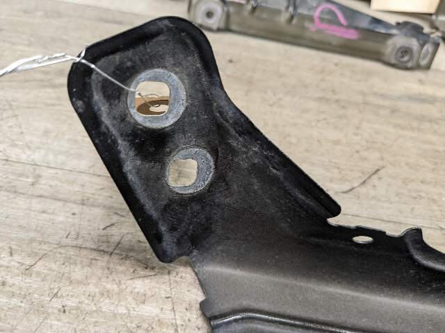 11-18 OEM BMW F25 F26 X3 X4 Front Right Passenger Fender Mount Bracket Carrier SET