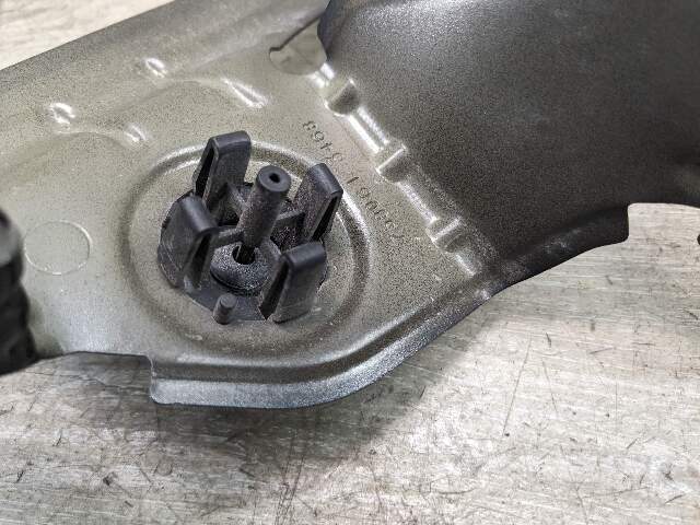 11-18 OEM BMW F25 F26 X3 X4 Front Right Passenger Fender Mount Bracket Carrier SET