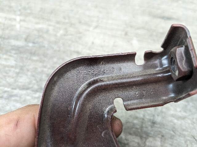 15-20 OEM BMW F80 F82 F83 M3 M4 Left Driver Fender Bracket Mount Carrier SET