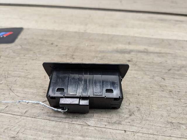 OEM BMW G12 F36 F10 F15 F85 M5 F06 M6 F01 F02 Rear Trunk Lid Center Lock Switch