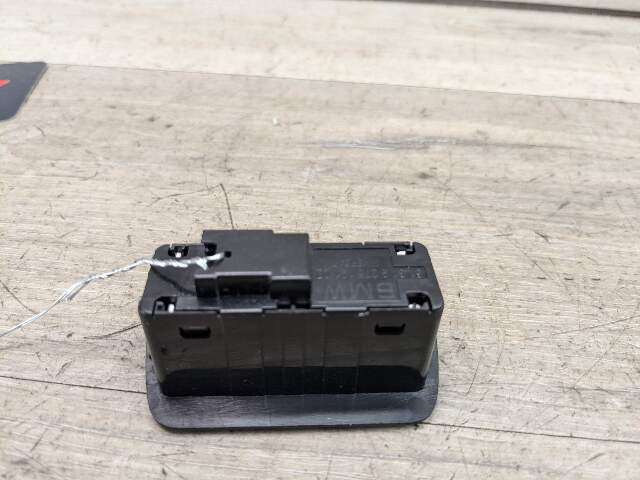 OEM BMW G12 F36 F10 F15 F85 M5 F06 M6 F01 F02 Rear Trunk Lid Center Lock Switch
