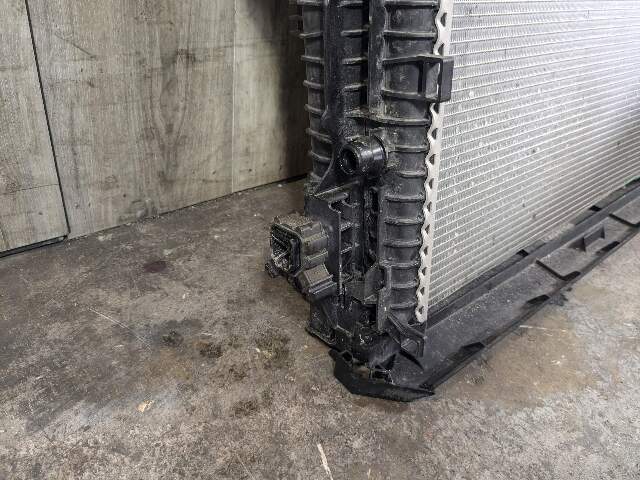 OEM BMW G01 G02 X3 X4 M40iX Main Radiator Condensor Fan Shroud SET 850W *NOTE