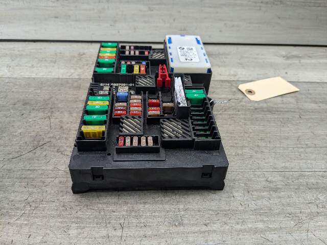17-21 OEM BMW G30 F90 M5 G11 G12 G14 G15 Rear Power Distribution Fuse Box