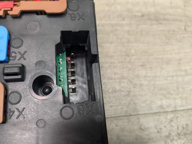 17-21 OEM BMW G30 F90 M5 G11 G12 G14 G15 Rear Power Distribution Fuse Box