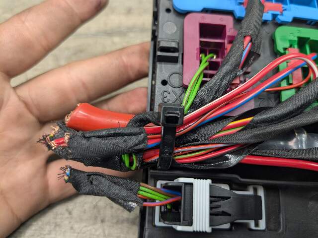 17-21 OEM BMW G30 F90 M5 G11 G12 G14 G15 Rear Power Distribution Fuse Box