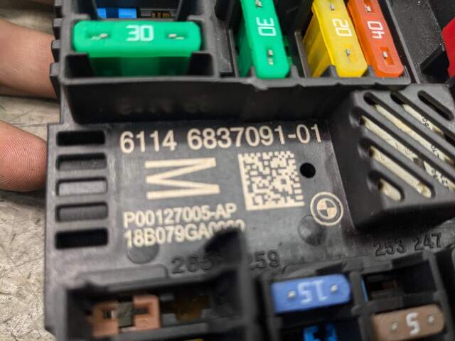 17-21 OEM BMW G30 F90 M5 G11 G12 G14 G15 Rear Power Distribution Fuse Box