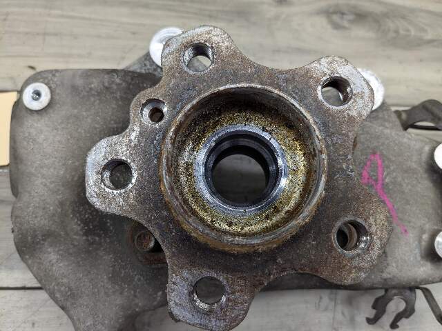 17-23 OEM BMW G14 G15 G16 G30 AWD Front Right Passenger Spindle Knuckle Bearing