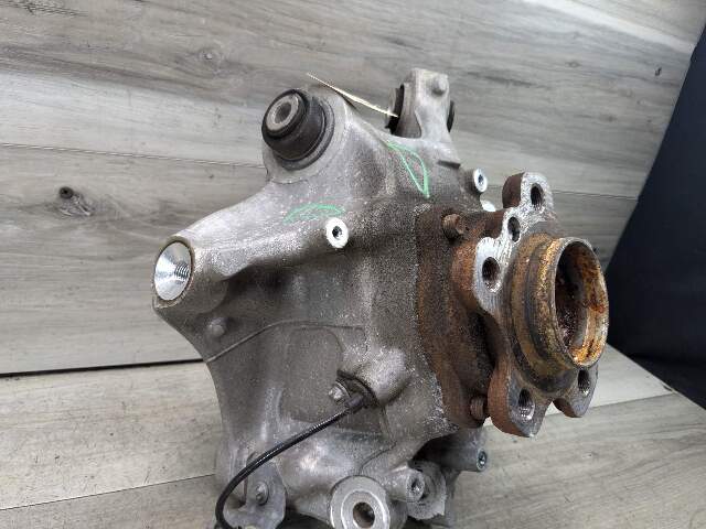 17-23 OEM BMW G30 530 540 M5550 REAR Left Drive Side Hub Knuckle Bearing Carrier