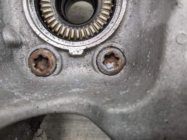 17-23 OEM BMW G30 530 540 M5550 REAR Right Passenger Hub Knuckle Bearing Carrier