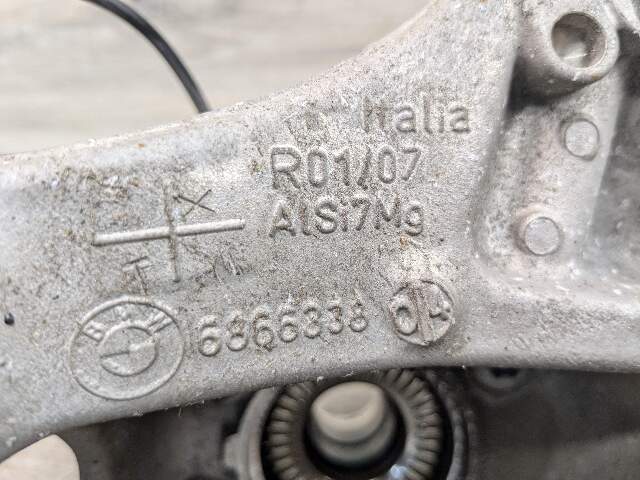 17-23 OEM BMW G30 530 540 M5550 REAR Right Passenger Hub Knuckle Bearing Carrier