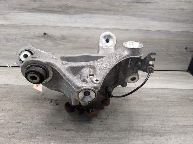 17-23 OEM BMW G30 530 540 M5550 REAR Right Passenger Hub Knuckle Bearing Carrier
