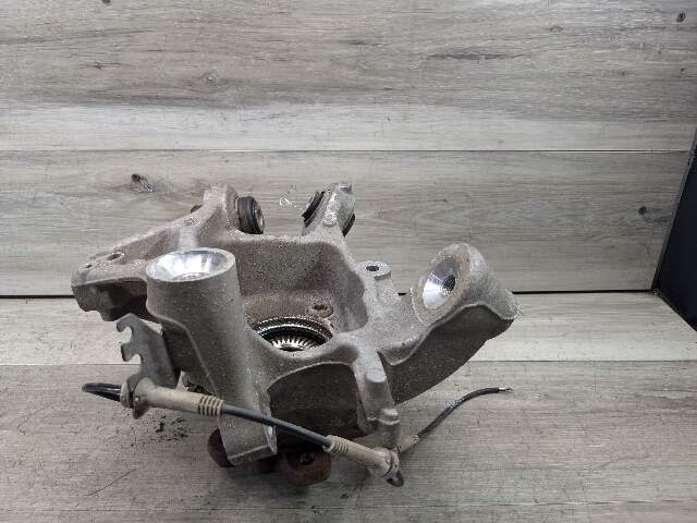 17-23 OEM BMW G30 530 540 M5550 REAR Right Passenger Hub Knuckle Bearing Carrier