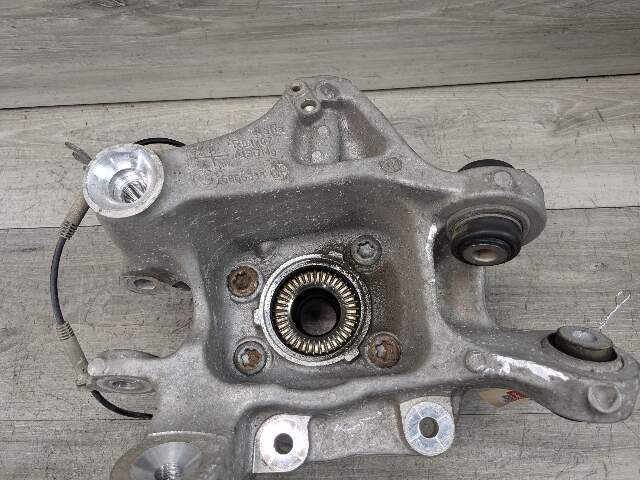 17-23 OEM BMW G30 530 540 M5550 REAR Right Passenger Hub Knuckle Bearing Carrier