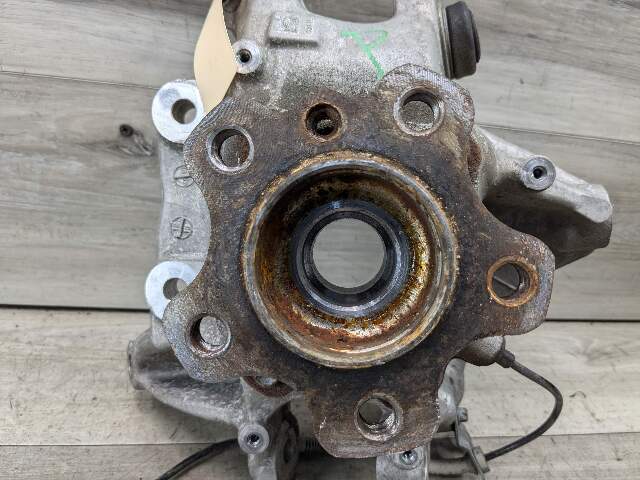 17-23 OEM BMW G30 530 540 M5550 REAR Right Passenger Hub Knuckle Bearing Carrier