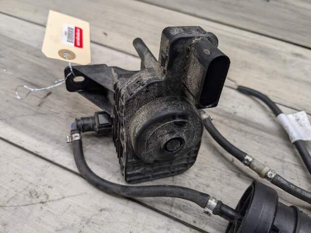 09-13 OEM BMW E70 E90 X5 335D M57N2 Diesel Emission Fluid Transfer Pump SCR