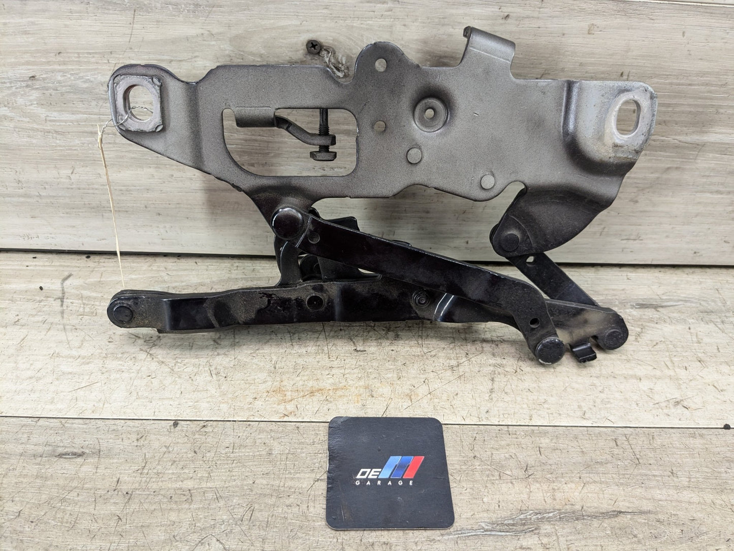 OEM BMW F10 528 535 550 Front Right Side Hood Hinge Support Bracket