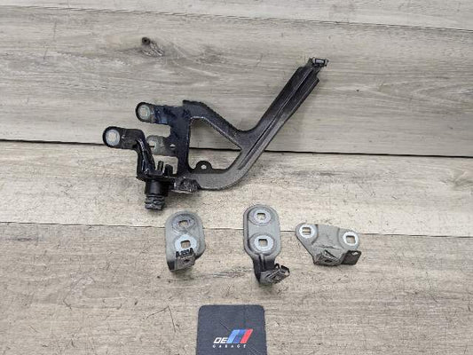 11-16 OEM BMW F10 528 535 550 Front Right Side Fender Bracket Wing Holder SET