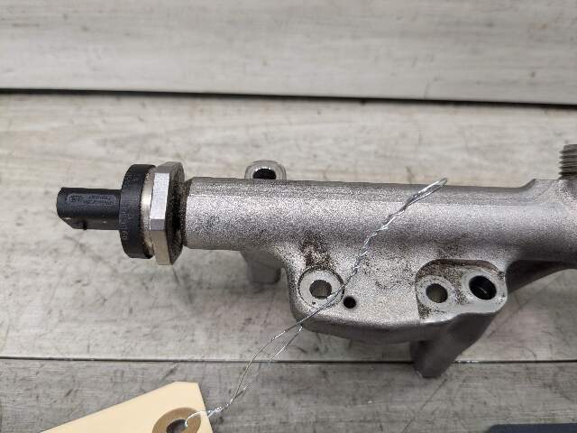 OEM BMW F30 G30 M240 340 440 540 740 Engine Pressure Fuel Injector Rail Line B58