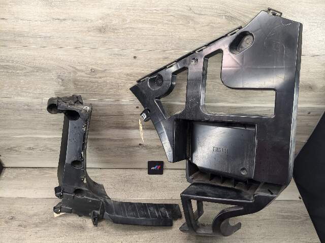 14-18 OEM BMW F85 X5M REAR Left Driver Side Bumper Bracket Guide Support Mount