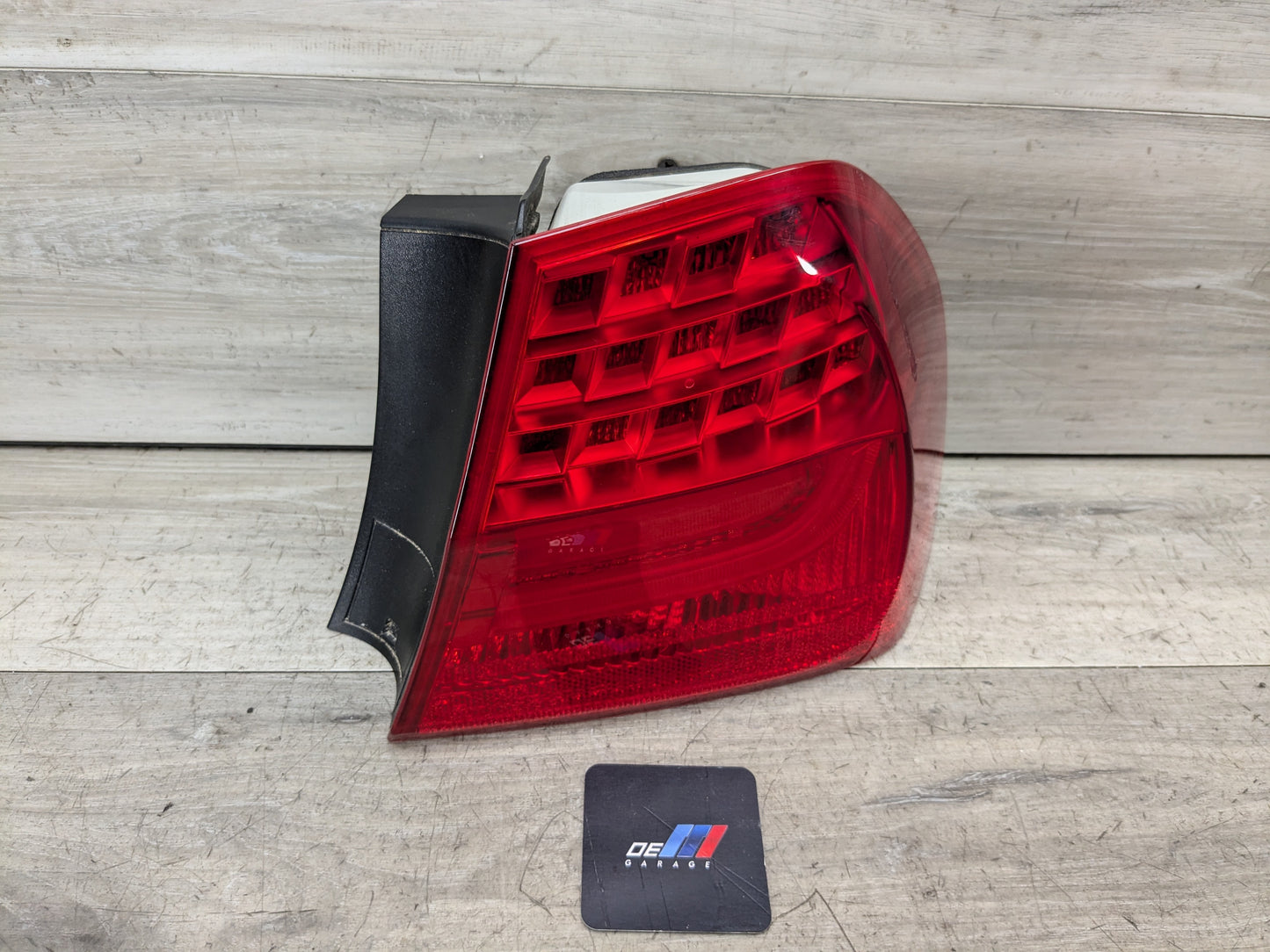 09-11 OEM BMW E90 328 335 LCI Sedan Rear Right Passenger Side Outer Tail Light