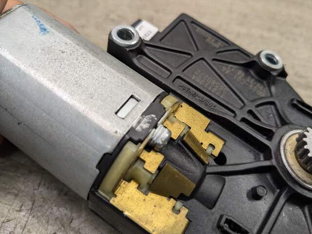 OEM BMW F06 F82 F80 F13 F01 F10 M2 M3 M4 M6 Upper Sunroof Moon Roof Motor Unit