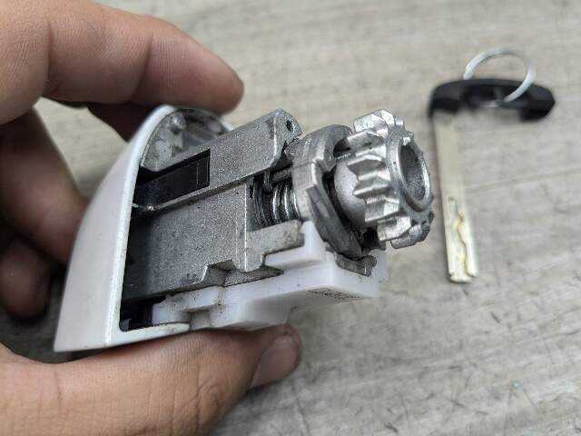 OEM BMW F22 F32 F30 F36 M4 Left Driver Door Lock Key Cylinder Mechanism